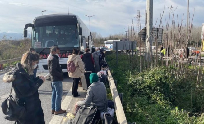Anadolu Otoyolu'nda kamyon yolcu otobüsüne çarptı 8 kişi yaralandı