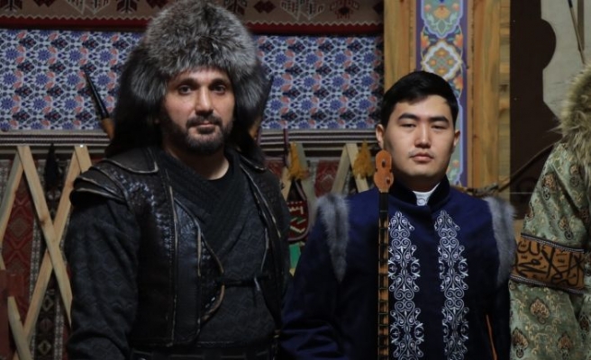 Kazak sanatçı Ğalamat Beisekozha Kırklareli'ndeki otağ çadırında klip çekti