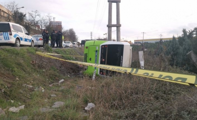 Kocaeli'de devrilen midibüsteki 7 yolcu yaralandı