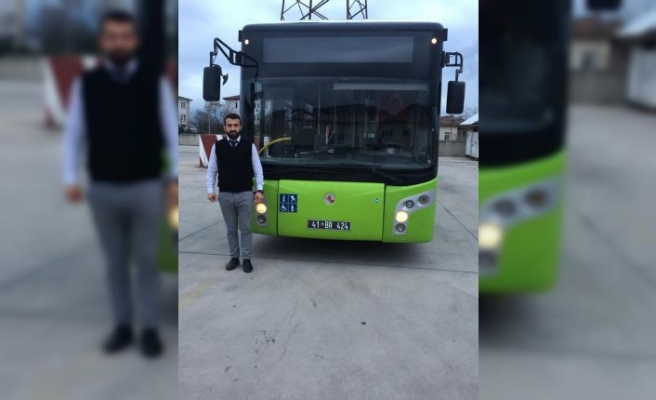 Kocaeli'de otobüs şoförü engelliye yardım elini uzattı