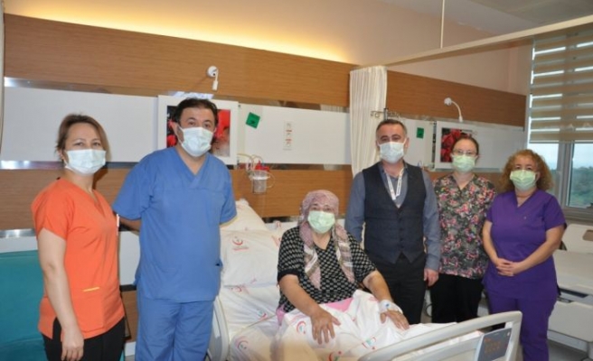 Çanakkale'de hastanın böbreğinden 3 kilogram tümör çıkarıldı