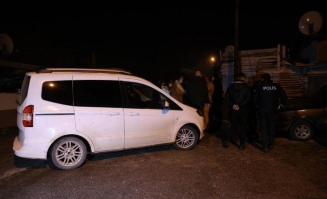 Edirne'de av tüfeğiyle polis aracına ateş edildi