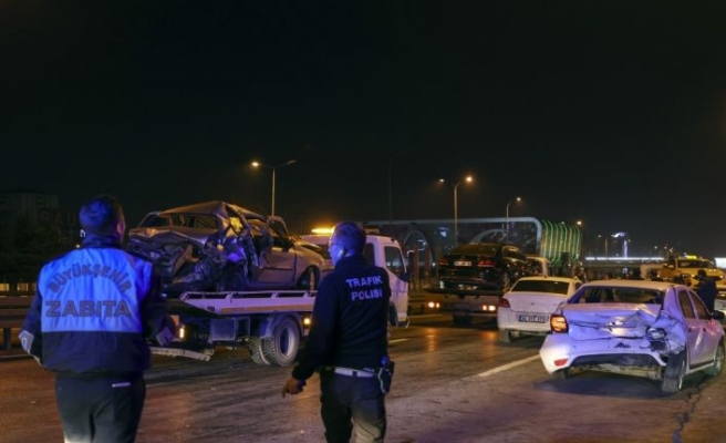 İstanbul’daki zincirleme trafik kazasında 10 kişi yaralandı