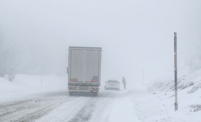 Domaniç Dağları'nda yoğun kar, ulaşımı aksatıyor