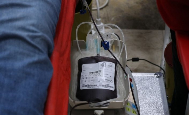 Emniyetinin kan bağışı anonsu üzerine polis memurları kan vermeye koştu