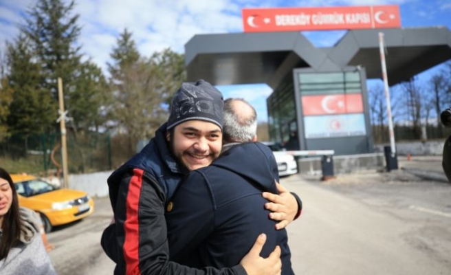 Ukrayna'yı terk eden bir grup Türk öğrenci Kırklareli'ne geldi