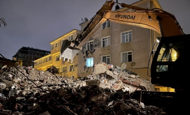 Üsküdar'da patlamanın yaşandığı binada yıkım çalışması tamamlandı