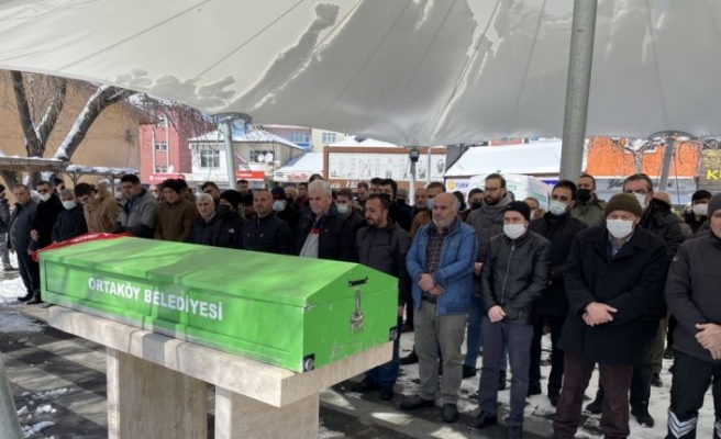 Bursa'da öldürülen genç kadının cenazesi doğum gününde Aksaray'da toprağa verildi