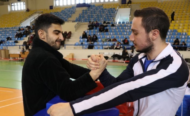 Edirne'de düzenlenen Bilek Güreşi Ünilig Türkiye Şampiyonası sona erdi