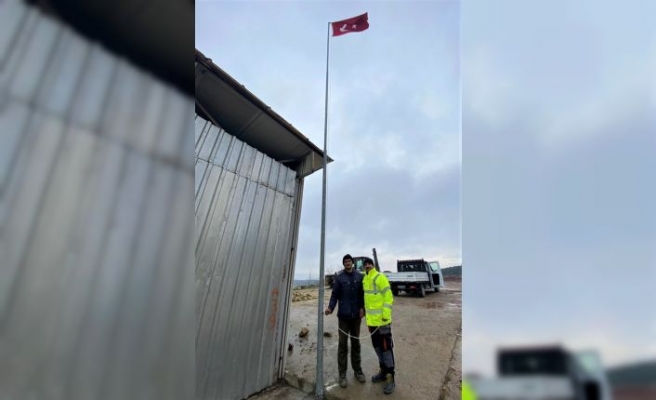 Özel gereksinimli gencin Türk bayrağı talebi yerine getirildi