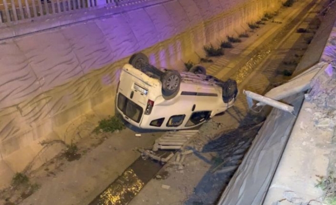 Kanala düşen aracın sürücüsü yaralandı