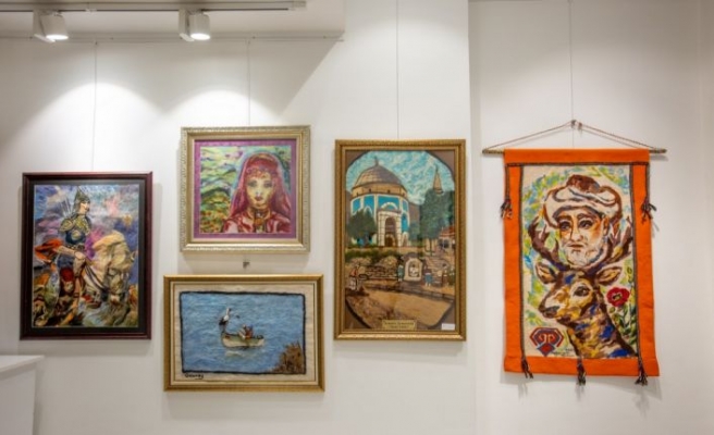Türk Dünyası Kültür Başkenti  Bursa'da kadın ressamların eserleri sergileniyor