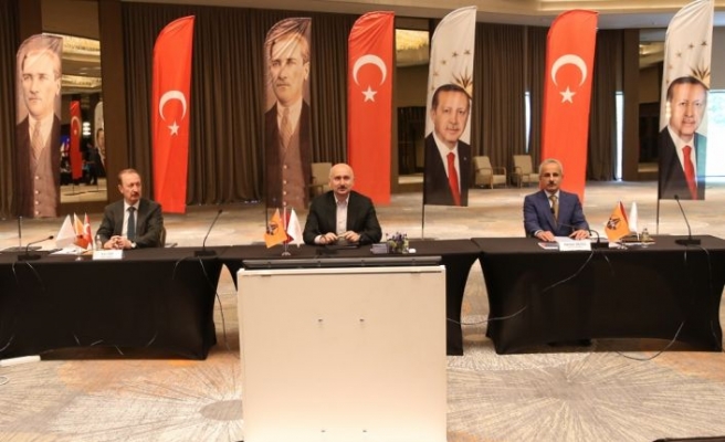 Bakan Karaismailoğlu Karayolları Genel Müdürlüğü Bölge Müdürleri Toplantısı'nda konuştu