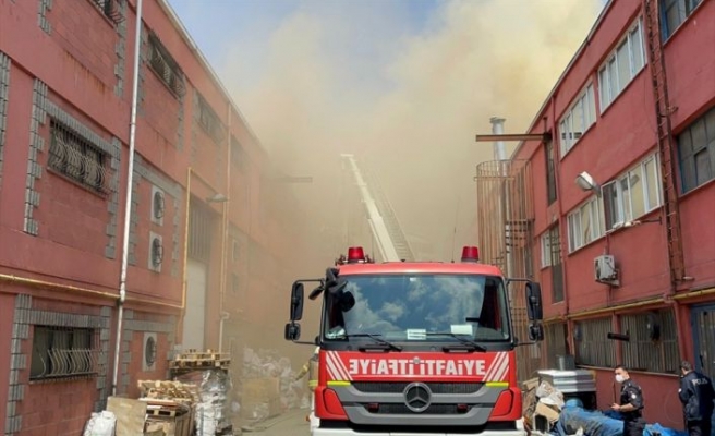 Başakşehir'de sanayi sitesindeki iş yerinde yangın çıktı
