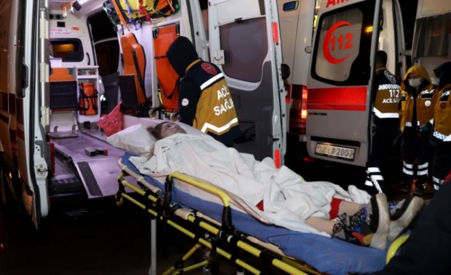 Türk hasta tedavileri için ambulans uçakla Türkiye'ye getirildi