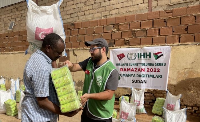 İHH Sudan'da ihtiyaç sahiplerine ramazan yardımı ulaştırdı