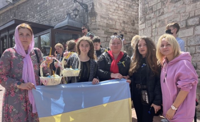 Ukraynalılar Fener Rum Patrikhanesi'nde barış için dua etti