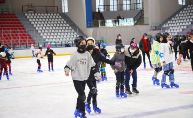 Zeytinburnu Buz Pisti 23 Nisan'da çocuklara ücretsiz hizmet verecek