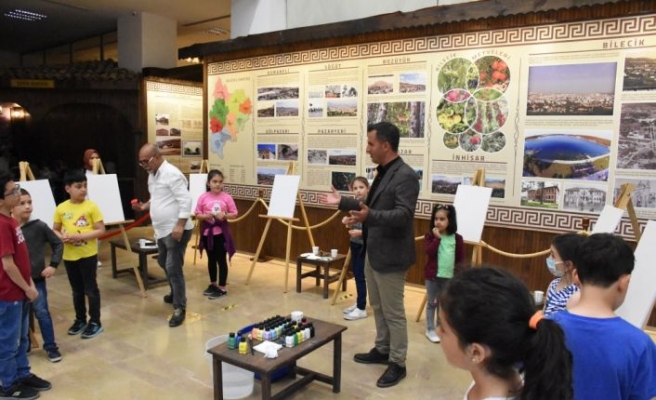 Bilecikli öğrenciler müzede hayallerindeki Bandırma Vapuru'nu resmetti