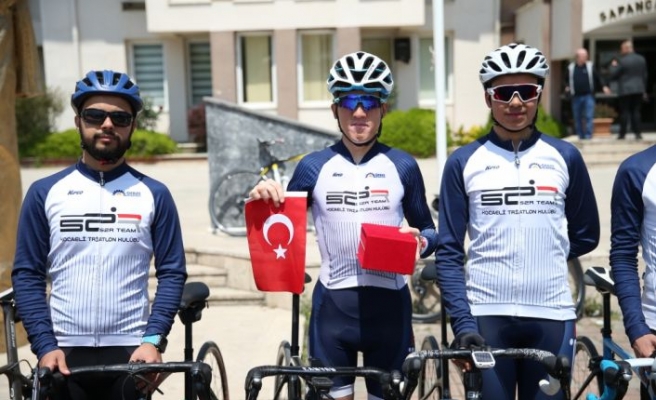 Bisikletlilerin Selanik'ten Samsun'a taşıdığı Ata toprağı Sakarya'ya ulaştı