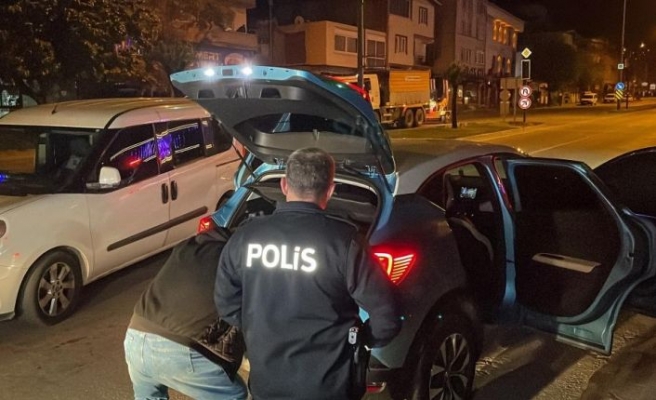 Bursa'da gasp ve oto hırsızlığından aranan şüpheliler kovalamaca sonucu yakalandı