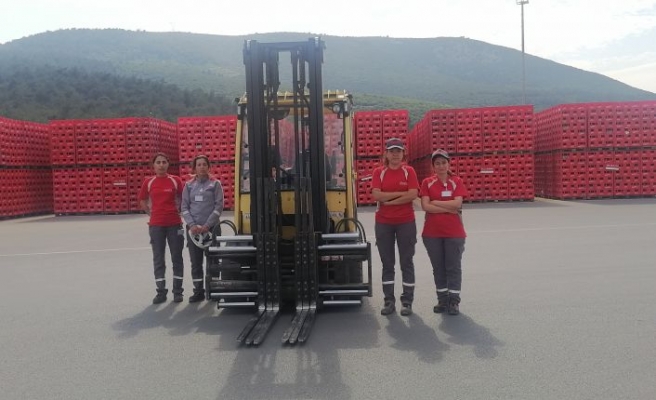 Coca-Cola İçecek Türkiye Kadın Çalışanları Fabrikalarda Görevlerine Başladı