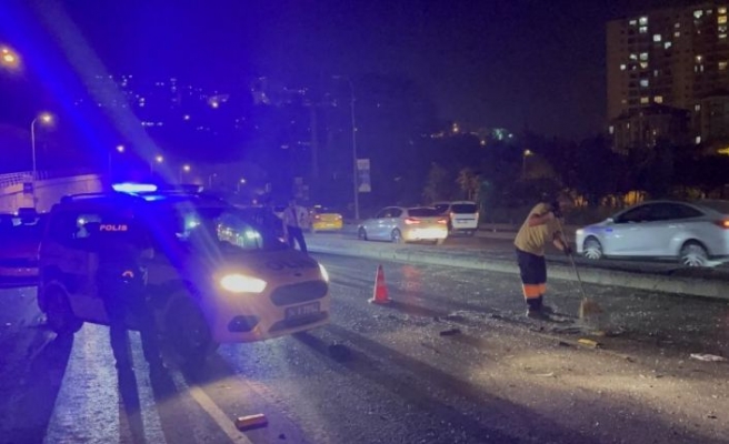 Gaziosmanpaşa'da otomobille İETT otobüsü çarpıştı