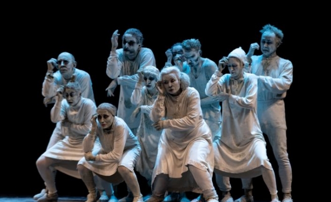 May B dans tiyatrosu Türkiye'de ilk kez Cemal Reşit Rey'de sahne aldı