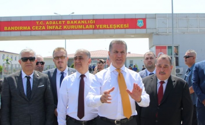 TDP Genel Başkanı Sarıgül, Balıkesir'de cezaevinin önünde açıklama yaptı
