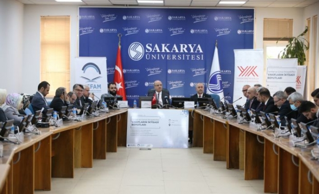 YÖK Başkanı Özvar Sakarya'da iktisat çalıştayına katıldı: