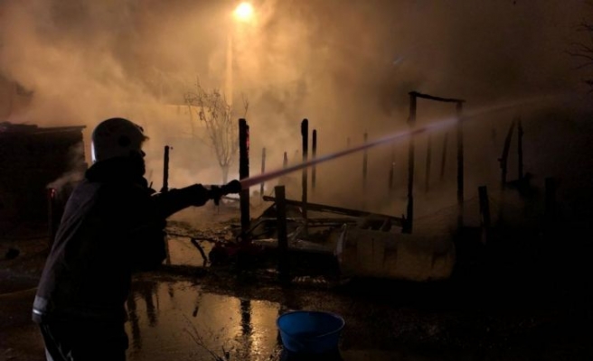 Bursa'da bir ailenin yaşadığı baraka yandı