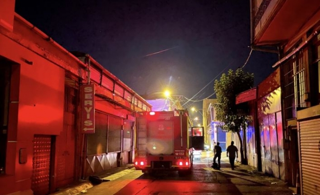 Bursa'da bir apartmanda çıkan yangında 6 kişi dumandan etkilendi