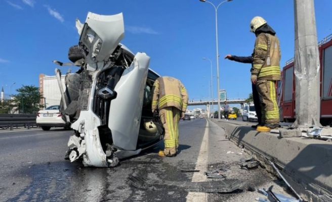 Esenyurt'ta devrilen otomobilin sürücüsü yaralandı