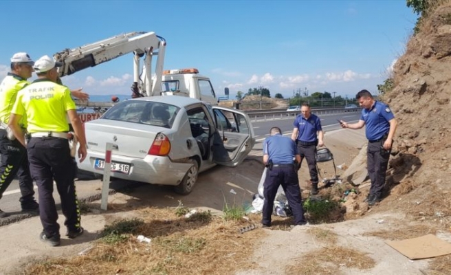 Kocaeli'de devrilen otomobildeki 6 kişi yaralandı