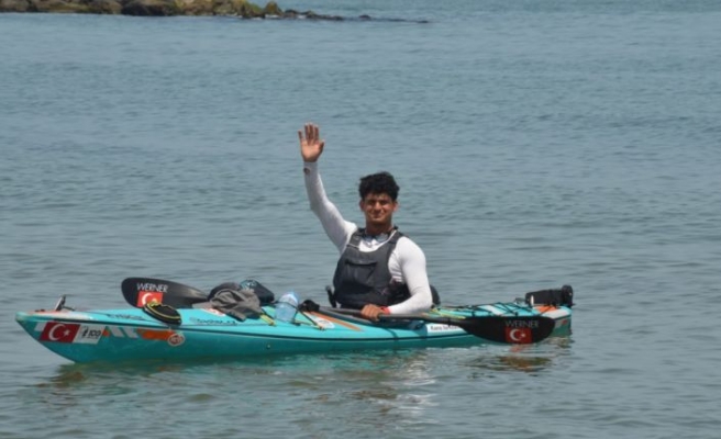 Milli Mücadele Yolu'nu kanoyla geçen sporcular Sakarya'da mola verdi