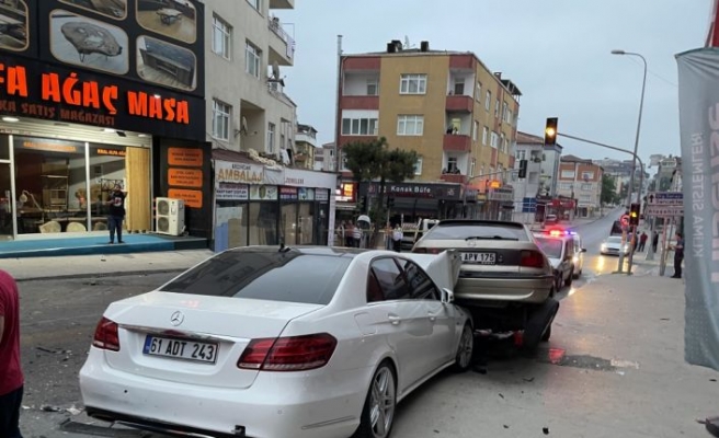 Ümraniye'deki trafik kazasında  kişi yaralandı