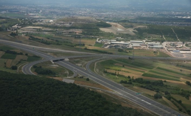 Bayram tatili dönüş rotasındaki Kocaeli'de helikopter destekli trafik denetimi