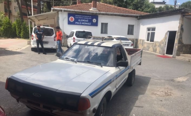 İstanbul TEM Otoyolu'nda otomobile çarpıp kaçan kamyonet trafikten men edildi