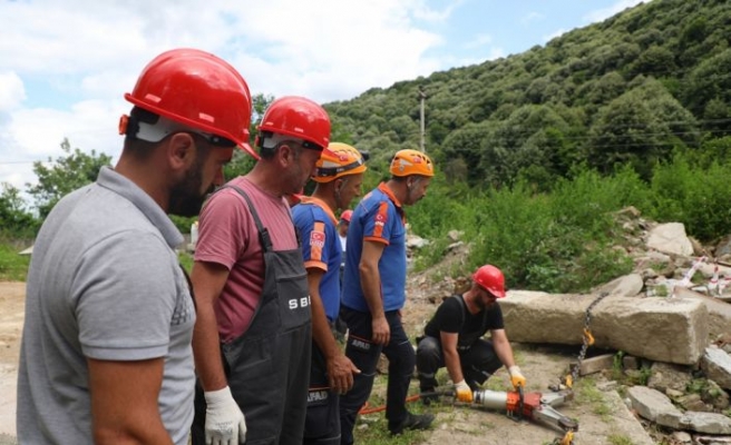 Sakarya'da kurulan arama kurtarma ekibi “SABAK“ olası afetlerde görev alacak