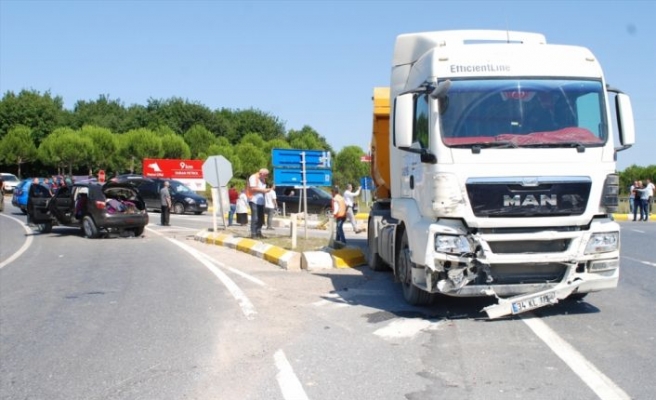 Şile'de hafriyat kamyonunun çarptığı otomobildeki 4 kadın yaralandı