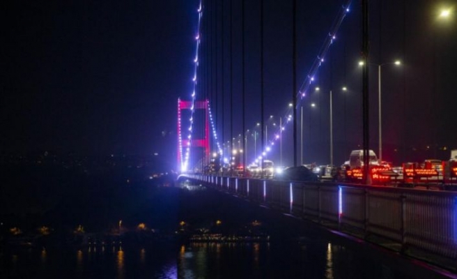 Bakan Karaismailoğlu, FSM Köprüsü'ndeki asfalt bakım çalışmalarını inceledi: