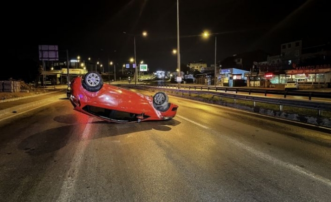 Bursa'da sürücü takla atan otomobilden yara almadan kurtuldu
