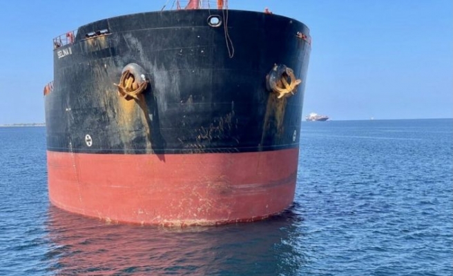 Çanakkale Boğazı'nda arızalanan gemiye müdahale edildi