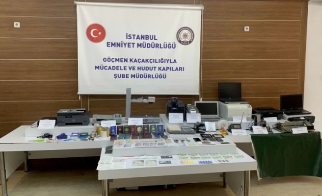 İstanbul'da yabancı uyruklulara sahte belge düzenleyen 4 şüpheli yakalandı