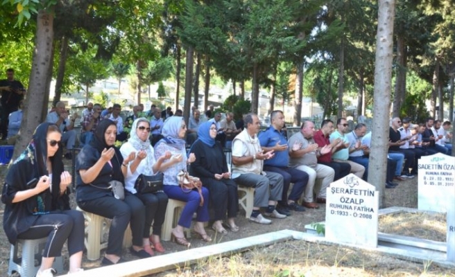 Kocaeli'de depremde hayatını kaybedenler dualarla anıldı