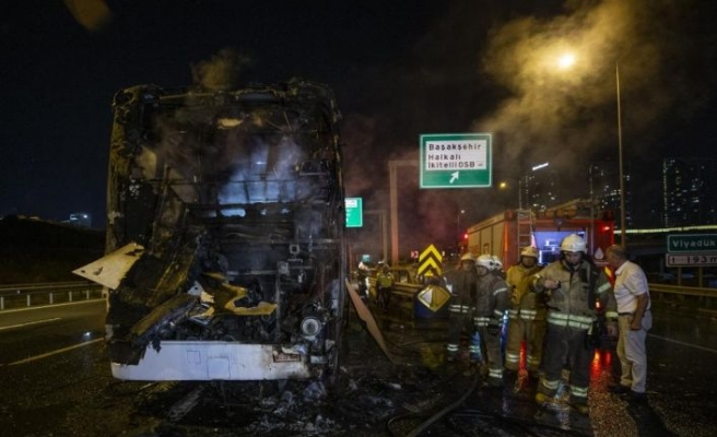 Kuzey Marmara Otoyolu'nda servis minibüsü yandı