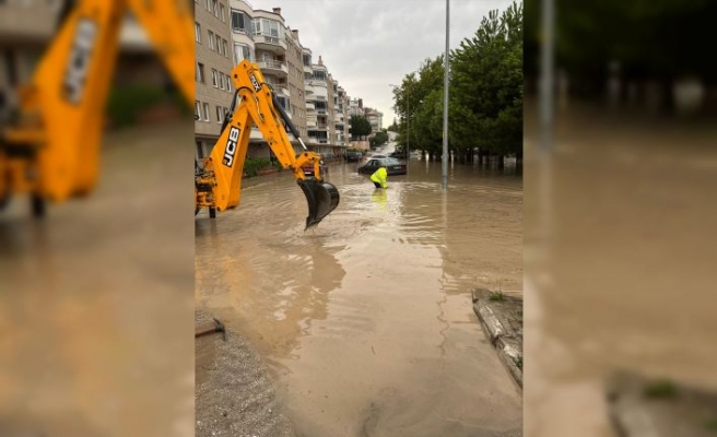 Mudanya'da hasara yol açan sağanak sonrası temizlik çalışması tamamlandı