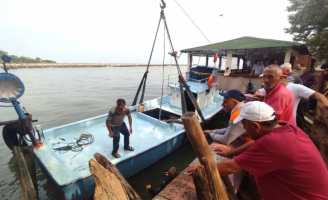 Ters dalga nedeniyle balıkçı teknesi battı