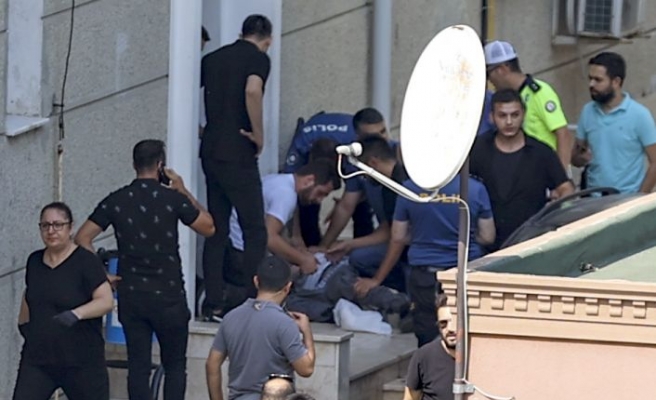 Silivri'de polisi bıçaklayan zanlı silahla vurularak yakalandı