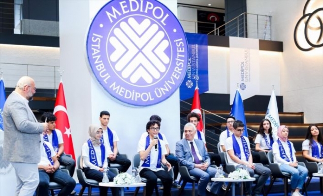 YKS birincileri Çelikkaya ve Şahin İstanbul Medipol'ün tıp fakültesini tercih etti